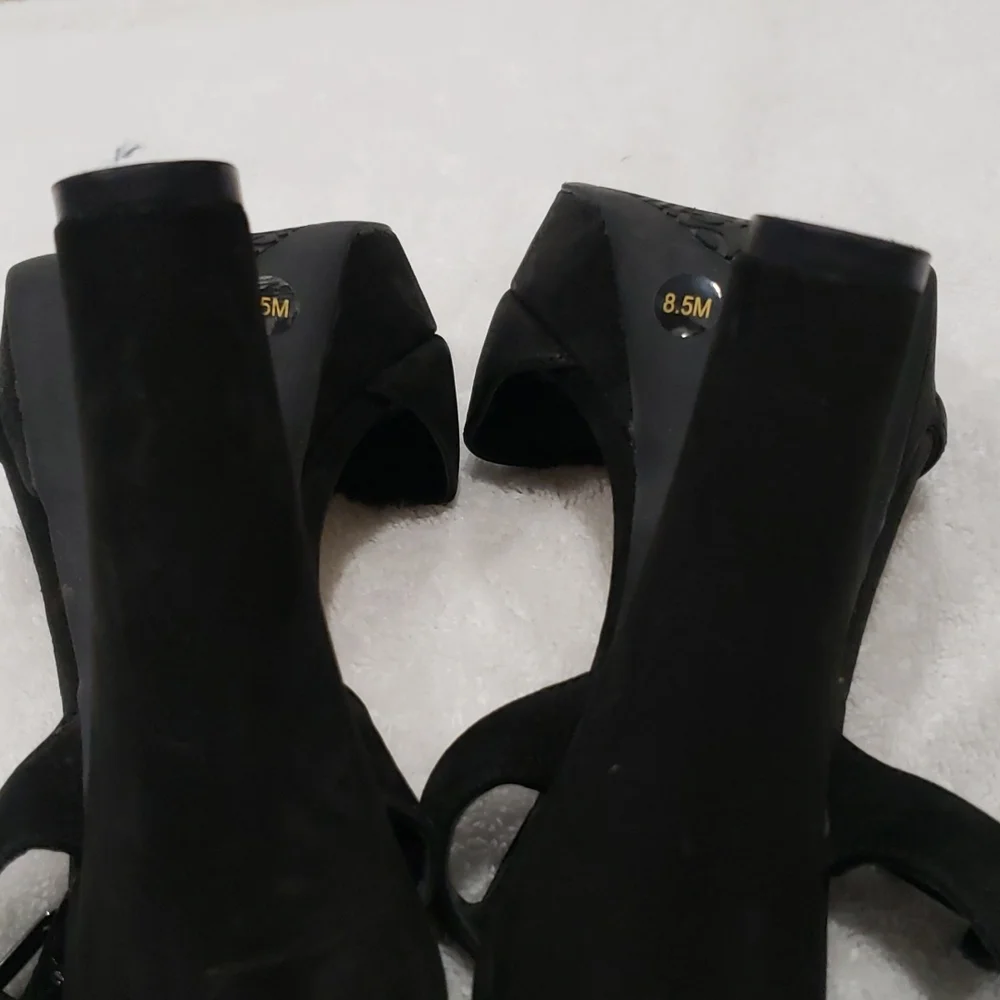 Gianni Bini Black platform chunky heel. Size 8.5M